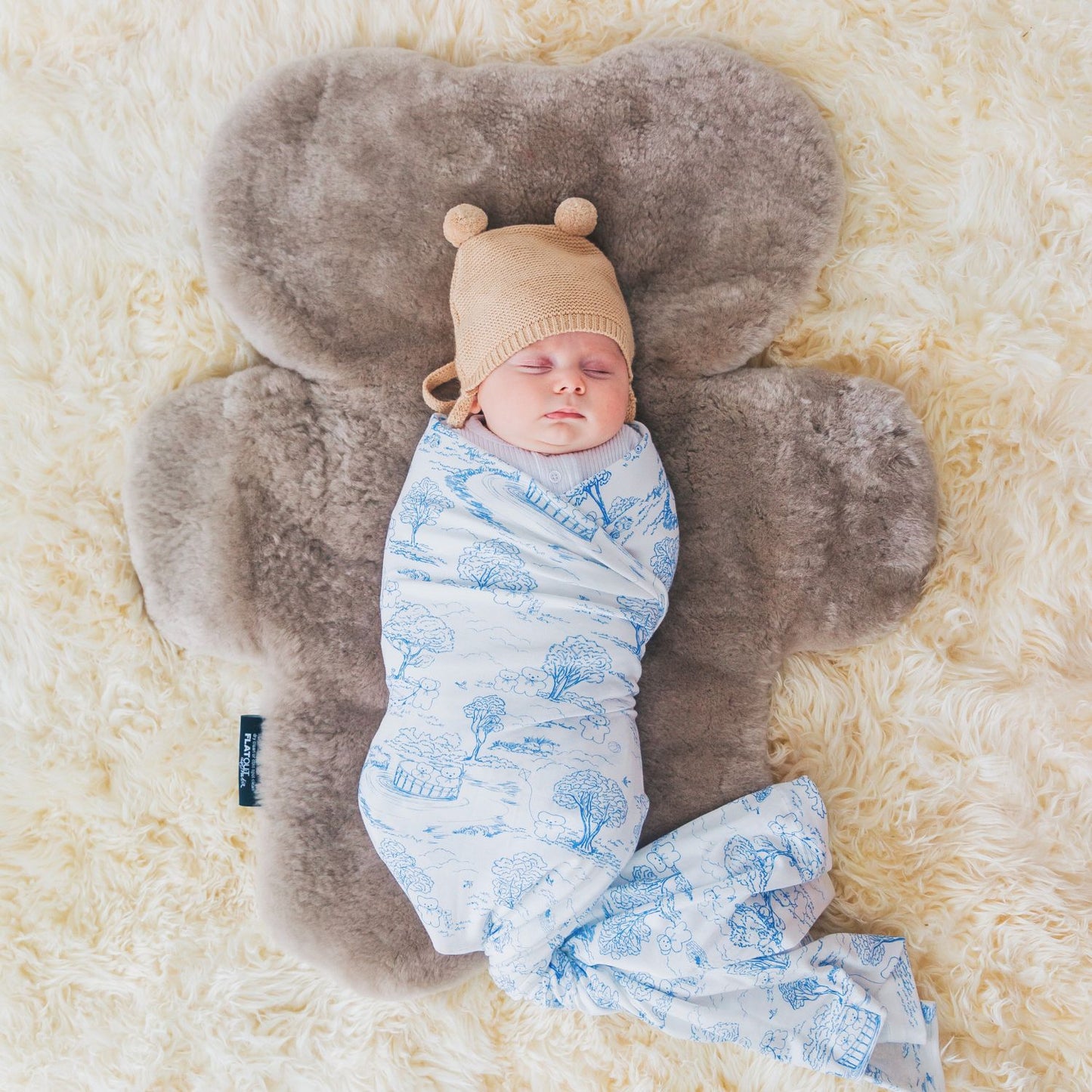 FLATOUT Bear Rug - Latte